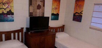 La Casa De Playa - Mackay Tourism 6