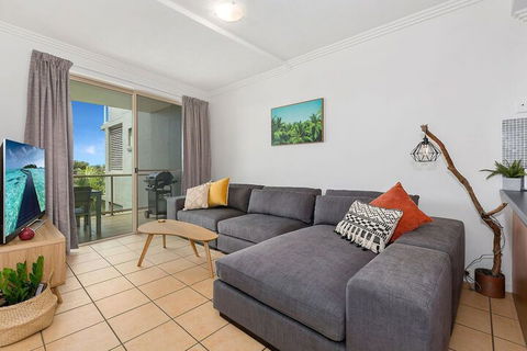 BEACH BLISS LUXURIOUS APARTMENT With POOL - Mackay Tourism 3