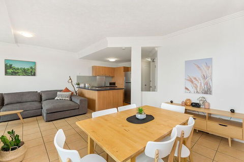 BEACH BLISS LUXURIOUS APARTMENT With POOL - Mackay Tourism 4