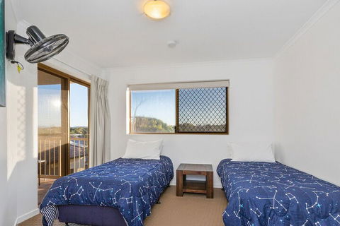 EXCLUSIVE OCEAN VIEW PENTHOUSE On MARINE PARADE - Mackay Tourism 3