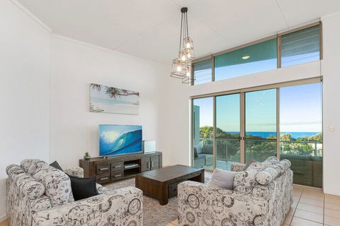 EXCLUSIVE OCEAN VIEW PENTHOUSE On MARINE PARADE - Mackay Tourism 0