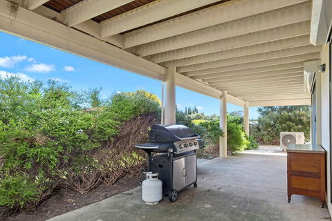 22 Broadbeach Drive - Mackay Tourism 1
