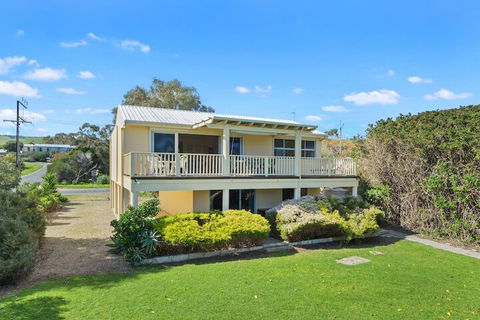 22 Broadbeach Drive - Mackay Tourism 3