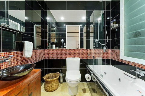 Ocean Pearl On Eclipse - Mackay Tourism 6