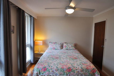 Salty Sands Meters From THE Beach Free Wifi - Mackay Tourism 5