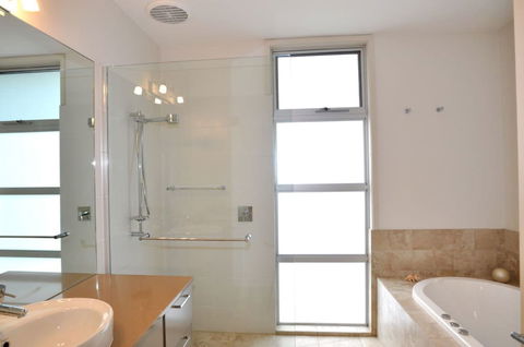 LA MER Centrally Located Free Wifi - Mackay Tourism 6