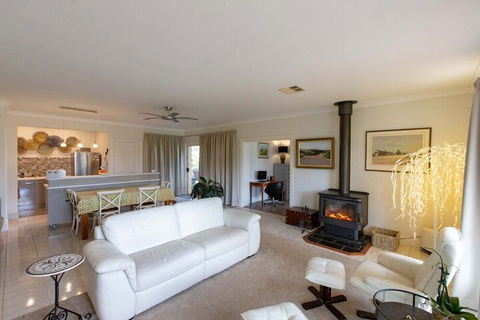 Angaston House - Mackay Tourism 4
