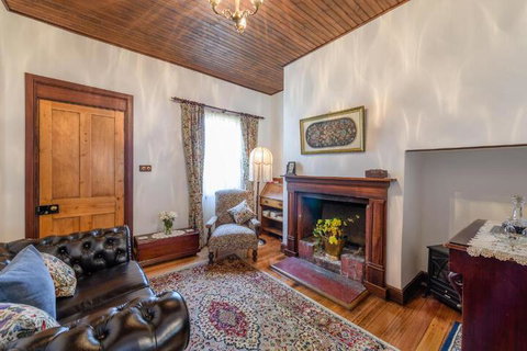 Sargeants & Armoury Cottages 1823 - Mackay Tourism 5