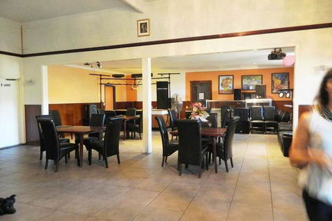 Carlon's Hotel - Mackay Tourism 4