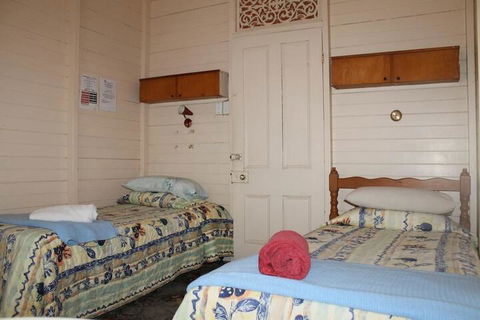 Carlon's Hotel - Mackay Tourism 2