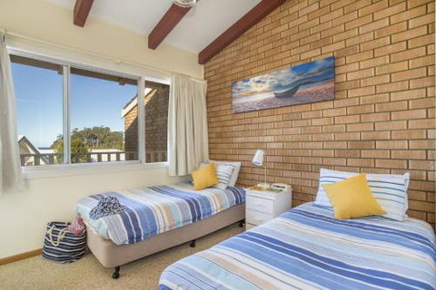 Mollymook Beach Units #7 - Mackay Tourism 1