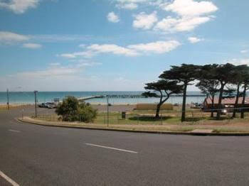 Portarlington Holiday Units & Pool - Mackay Tourism 0