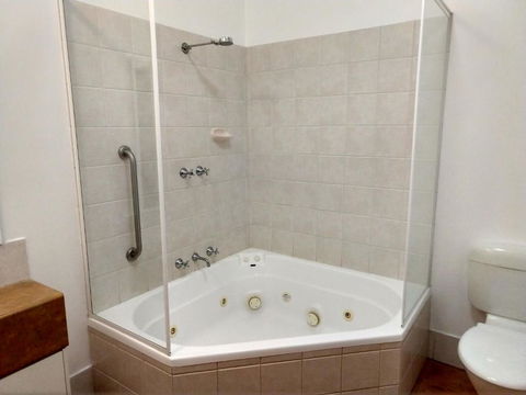 Private Apartments At The Sanctuary Resort - Mackay Tourism 4