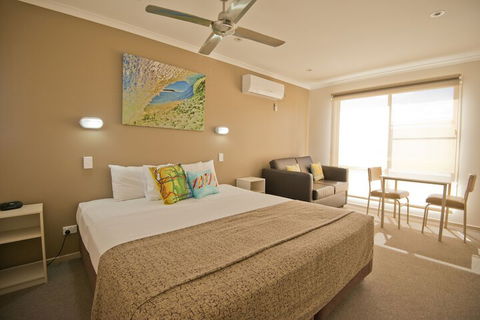 The Bowlo Holiday Cabins - Mackay Tourism 3