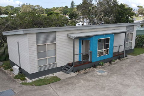 The Bowlo Holiday Cabins - Mackay Tourism 6