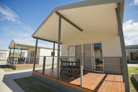The Bowlo Holiday Cabins - Mackay Tourism 0