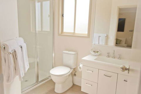 The Bowlo Holiday Cabins - Mackay Tourism 2