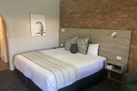 Hamilton's Henry Parkes Motor Inn, Parkes - Mackay Tourism 7