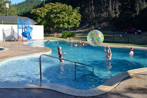 Porepunkah Pines Holiday Park - Mackay Tourism 7