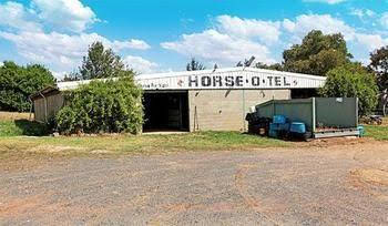 Tarcutta Halfway Motor Inn - Mackay Tourism 3