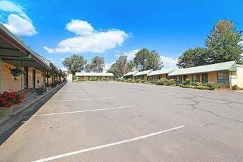 Tarcutta Halfway Motor Inn - Mackay Tourism 1