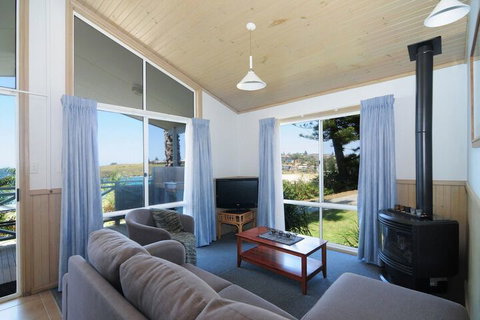 Surf Beach Holiday Park - Mackay Tourism 4