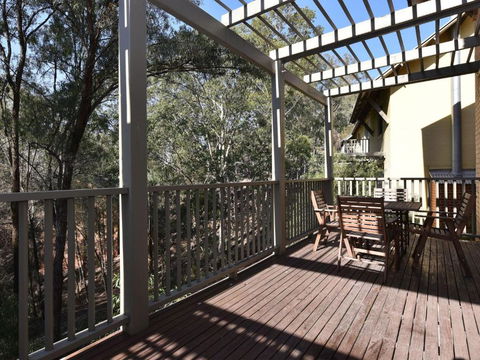Villa Shiraz Located Within Cypress Lakes - Mackay Tourism 1