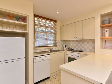 Villa Shiraz Located Within Cypress Lakes - Mackay Tourism 2