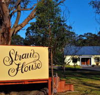 Straw House Farm B  B - Mackay Tourism