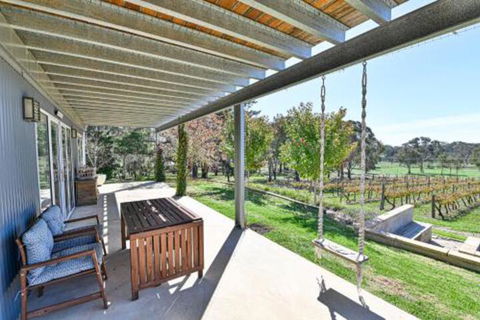 Mortimers Wines The Vines Studio - Mackay Tourism 0