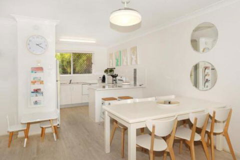 Unit 1 / 14 Tamarindus Street Marcoola Beach Pet Friendly 300 BOND Linen Supplied - Mackay Tourism 4