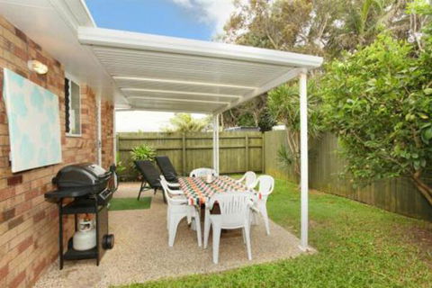 Unit 1 / 14 Tamarindus Street Marcoola Beach Pet Friendly 300 BOND Linen Supplied - Mackay Tourism 5