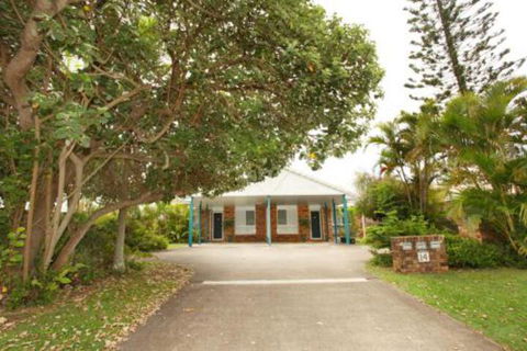 Unit 1 / 14 Tamarindus Street Marcoola Beach Pet Friendly 300 BOND Linen Supplied - Mackay Tourism 0