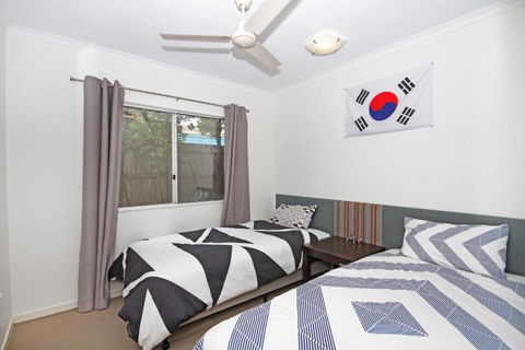 Unit 2 Sea Breeze Villas Coolum Beach - Mackay Tourism 4