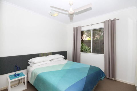 Unit 2 Sea Breeze Villas Coolum Beach - Mackay Tourism 3