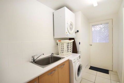 Unit 2 Sea Breeze Villas Coolum Beach - Mackay Tourism 2