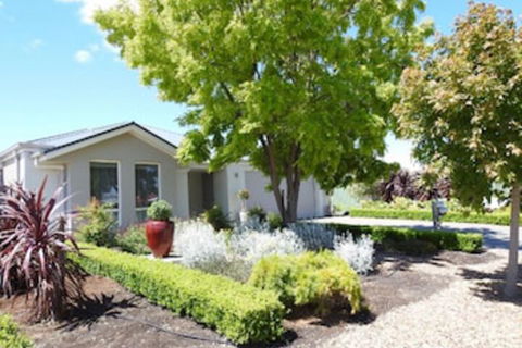 Sanctuary In The Valley - Mackay Tourism 0
