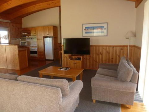 Bridport Villa - Mackay Tourism 1