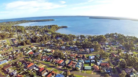 Paradise Bungalow Waterfront - Mackay Tourism 0