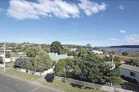Triabunna Cabin And Caravan Park - Mackay Tourism 0