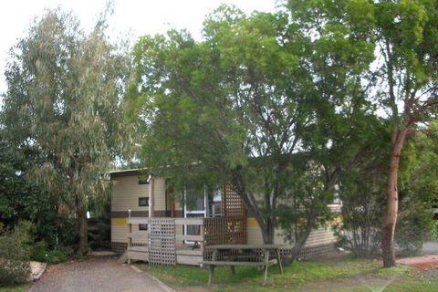 Triabunna Cabin And Caravan Park - Mackay Tourism 3