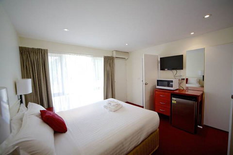 Sanctuary House Resort Motel - Mackay Tourism 4