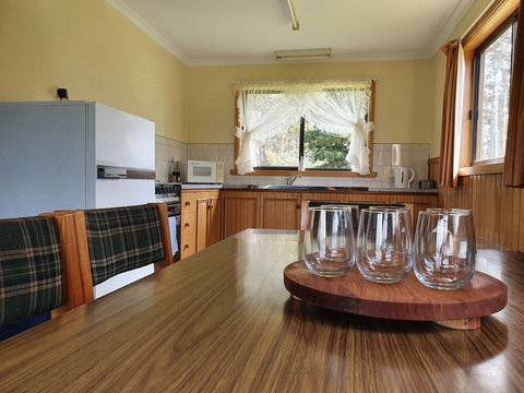 Lake Yalleena Nature Retreat - Mackay Tourism 6