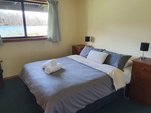 Lake Yalleena Nature Retreat - Mackay Tourism 4