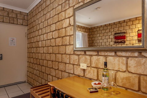 Great Divide Motor Inn - Mackay Tourism 7