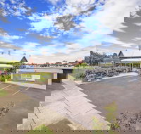 Hamilton Lakeside Motel - Mackay Tourism