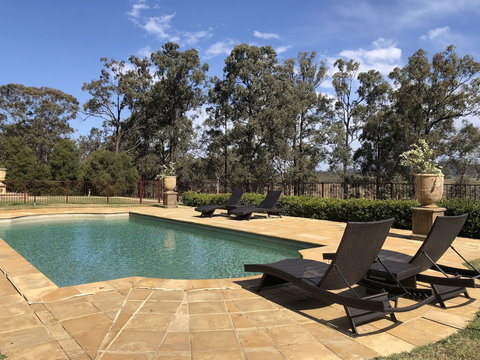 Villa Provence - Mackay Tourism 5