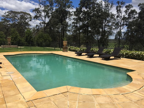 Villa Provence - Mackay Tourism 4