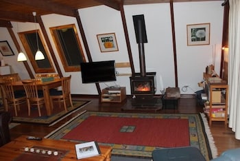 Green Leaves Cabin - Mackay Tourism 3