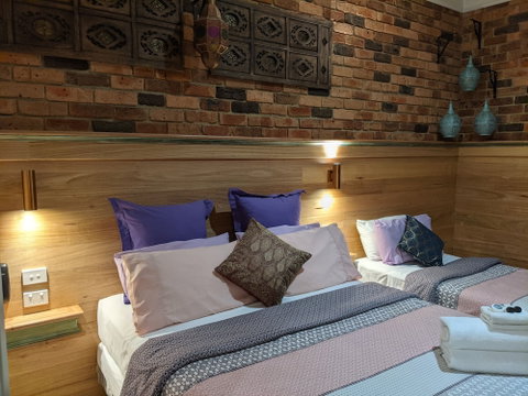 Ettalong Beach Tourist Resort - Mackay Tourism 1